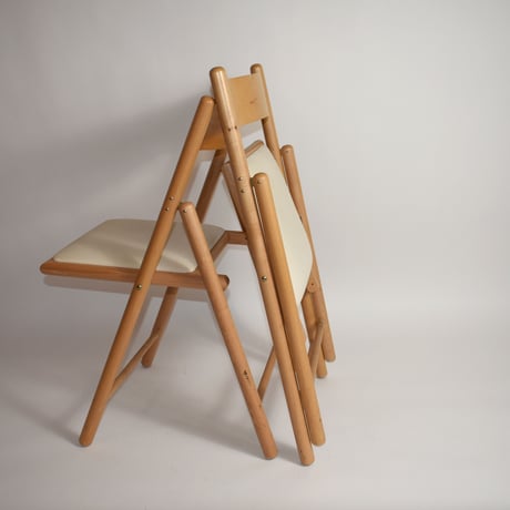 USED WOODEN FOLDING CHAIR