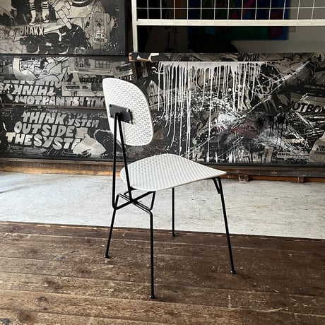USED STEEL LEG PLASTIC CHAIR