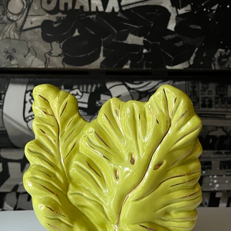 VINTAGE 50’S MID-CENTURY LEAF MOTIF CERAMIC TABLE LAMP