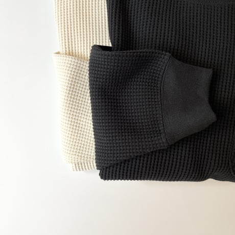COMFORTABLE REASON "Big Waffle Mock Neck"