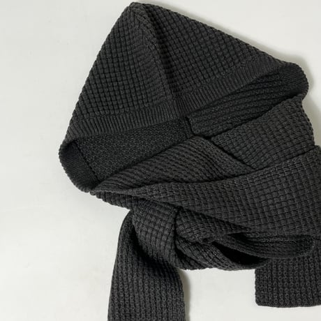 COMFORTABLE REASON "Waﬄe Hood Scarf"