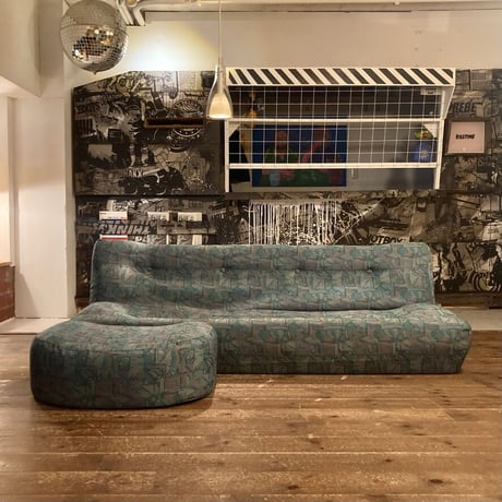 GEOMETRIC PATTERN 3SEATER SOFA & OTTOMAN