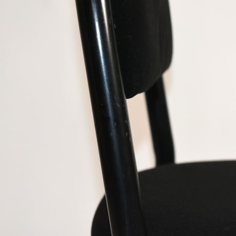 USED IRON LEG VELVET CHAIR