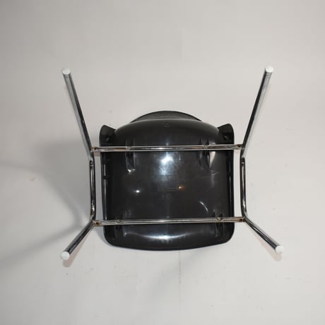 USED IRON LEG CHAIR