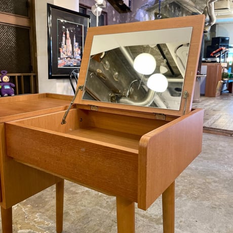 USED WOODEN DRESSER