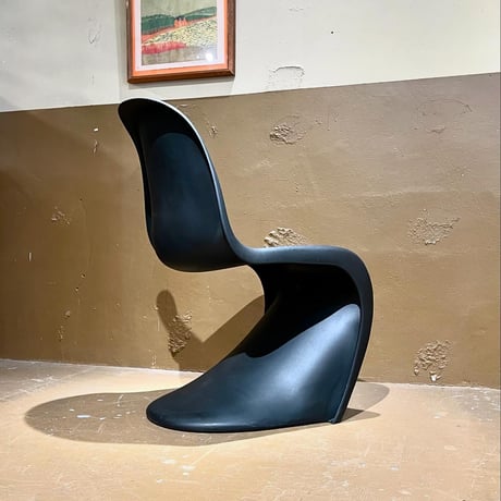 USED PLASTIC DINING CHAIR