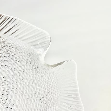 USED “ARCOROC” CLEAR GLASS FISH SHAPED SERVING PLATE