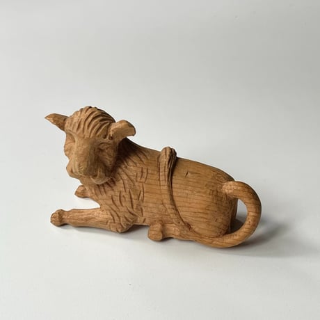 USED WOODEN CARVING LION