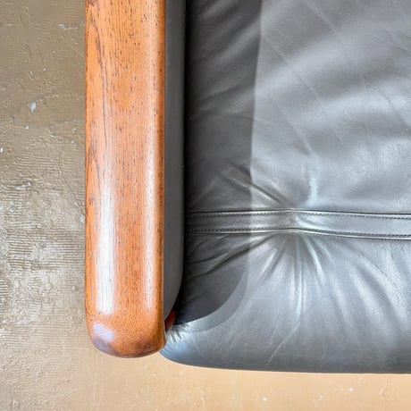 JAPAN USED "KARIMOKU" WOODEN FLAME LEATHER ARMCHAIR