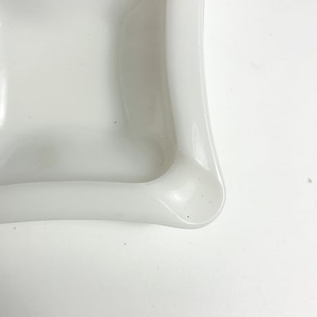 VINTAGE MILKGLASS ASHTRAY