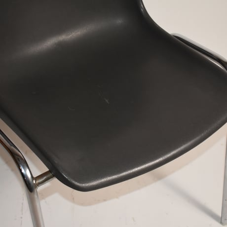 USED IRON LEG CHAIR