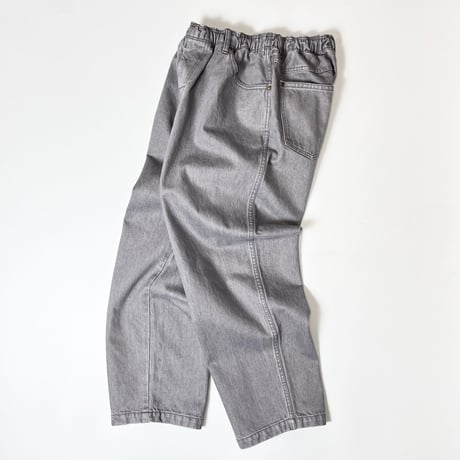 COMFORTABLE REASON  “Fade Denim Slacks”