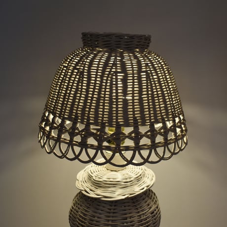 USA VINTAGE WHITE RATTAN WICKER TABLE LAMP