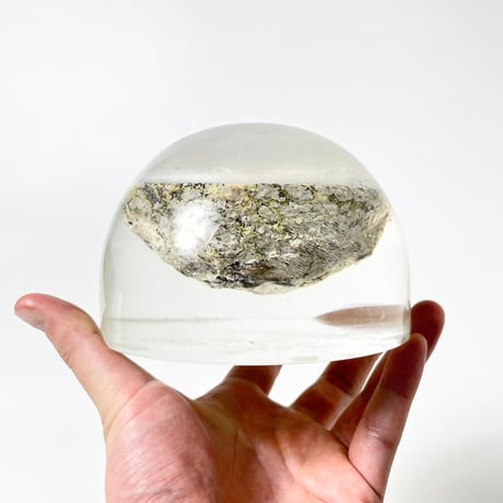 ACRYLIC FIGURINE WITH STONE