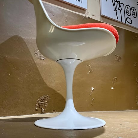 USED PLASTIC TULIP CHAIR