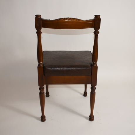 USED WOODEN CHAIR