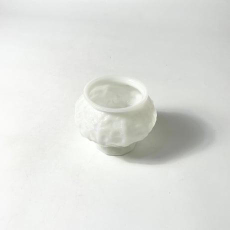VINTAGE 60S “E.O.BRODY” MILK GLASS PLANTER VASE