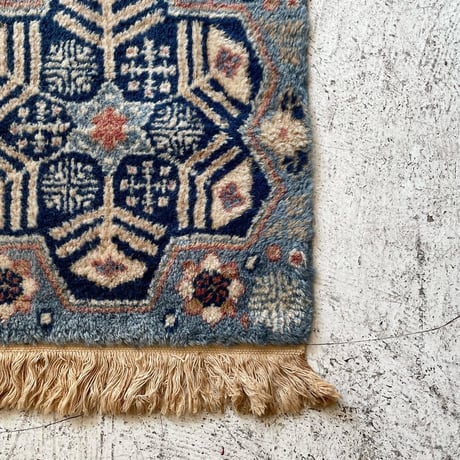 USED WOOL SQUARE RUG