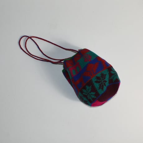 USED HAND KNIT SHOULDER POUCH