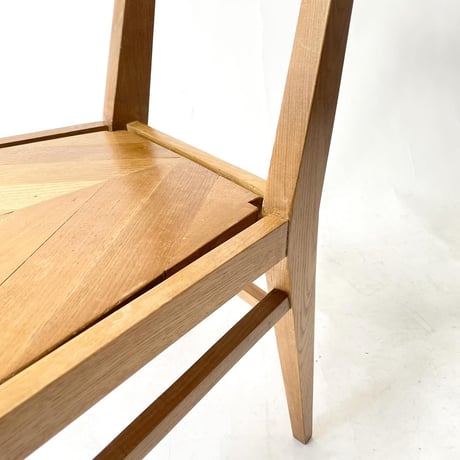 USED WOODEN CHAIR