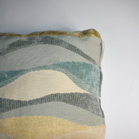 USED WAVED PATTERN SQUARE CUSHION