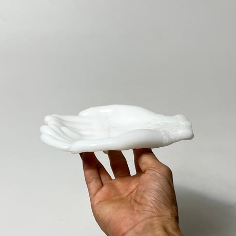 USED MILK GLASS ACCESSORY TRAY