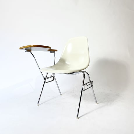 USED 90'S "HARMAN MILLER / EAMES" STACKING SIDE SHELL DESK CHAIR