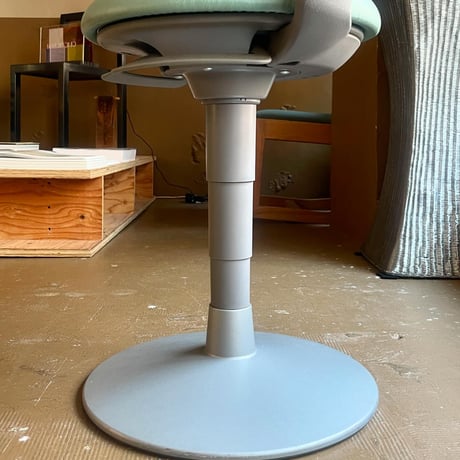 USED POLYPROPYLENE LEG VINYL LEATHER CHAIR
