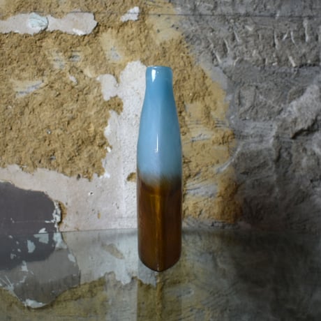 GLASS FLOWER VASE