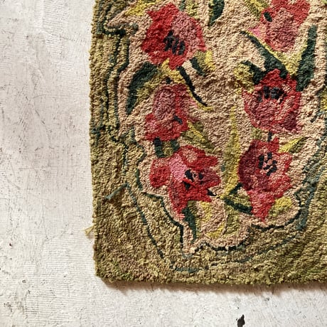 VINTAGE HOOKED SMALL RUG
