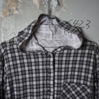 LADIES USED UNKNOWN HOODED PALID SHIRT