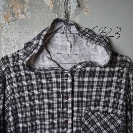 LADIES USED UNKNOWN HOODED PALID SHIRT