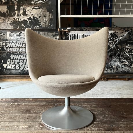 VINTAGE IRON LEG FABRIC LOUNGE CHAIR