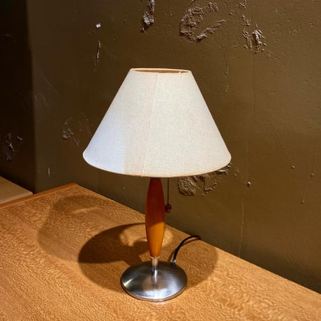 USED WOODEN AND METAL POLE TABLE LAMP