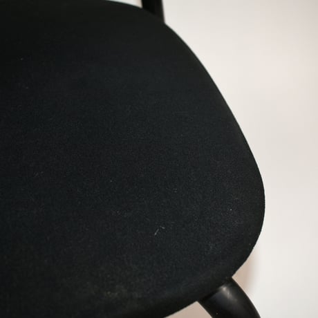 USED IRON LEG VELVET CHAIR