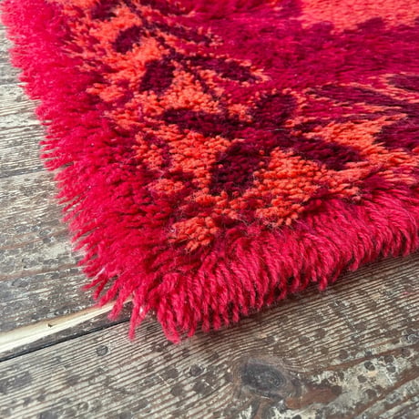 VINTAGE 70'S SHAGGY RUG