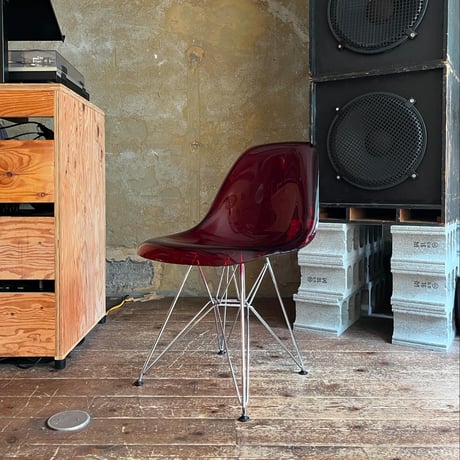 USED STEEL LEG ACRYLIC SEAT CHAIR