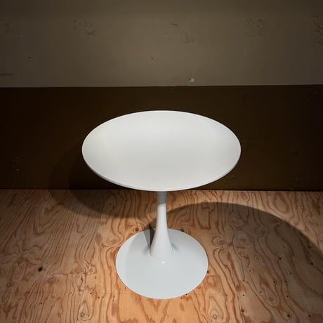 USED ROUND DINING TABLE