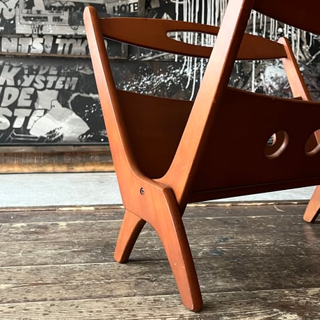 JAPAN VINTAGE “KARIMOKU” WOODEN FOLDING MAGAZINE RACK