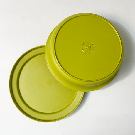 USED “TUPPERWARE / SEAL AND SERVE” GREEN CANISTER