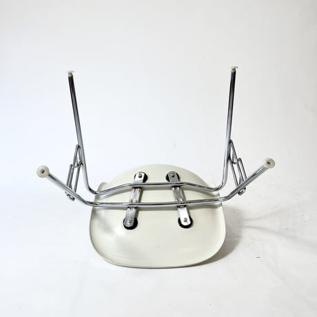 USED 90'S "HERMAN MILLER / EAMES" STACKING SHELL CHAIR