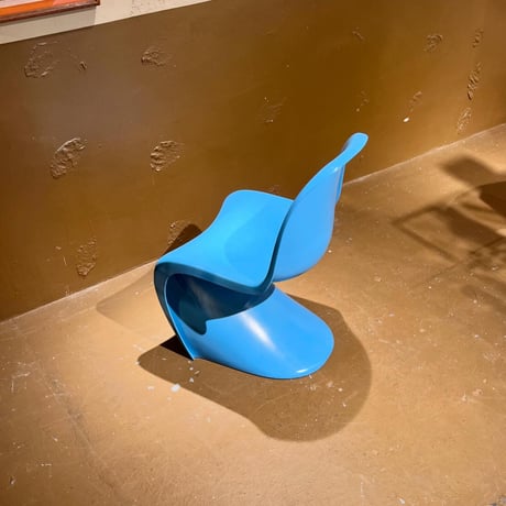 USED PLASTIC DINING CHAIR