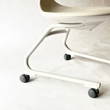 JAPAN USED “KOKUYO” STEEL LEG PLASTIC CARRY CHAIRS