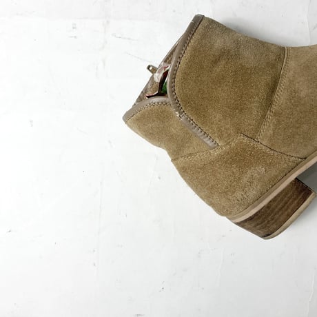 USED "SKECHERS" SUEDE SIDE ZIP BOOTS
