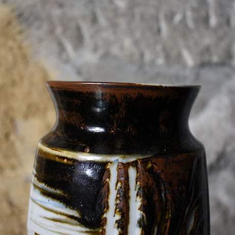 POTTERY FLOWER VASE