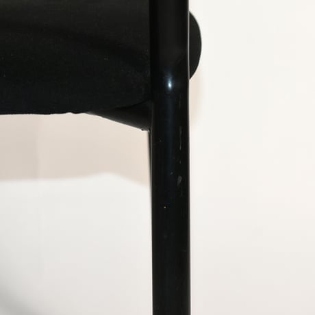 USED IRON LEG VELVET CHAIR