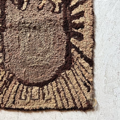 VINTAGE HOOKED RUG