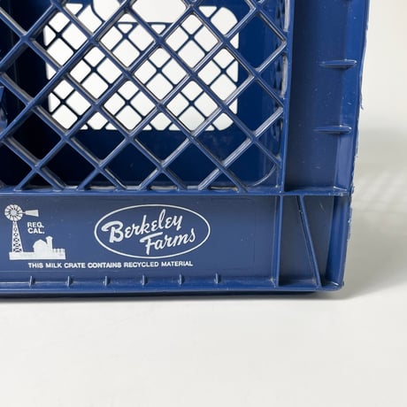 VINTAGE "BERKELET FARMS" PLASTIC MILK CASE