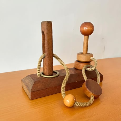 VINTAGE WOODEN TEASER PUZZLE