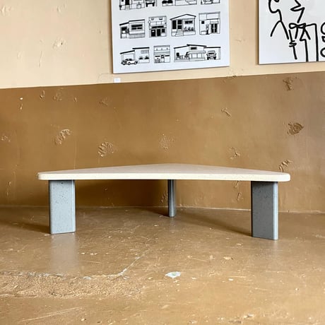 USED TRIANGLE LOW TABLE